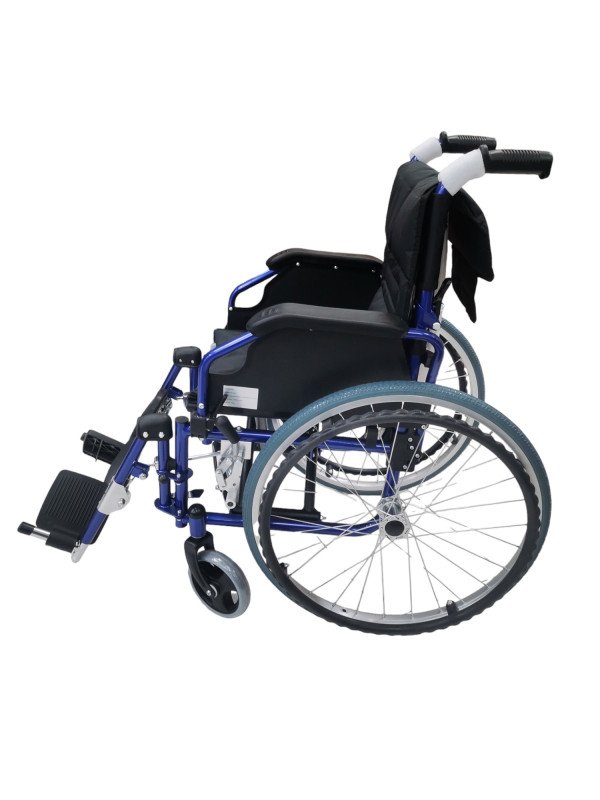 Children's chair with leg lift
